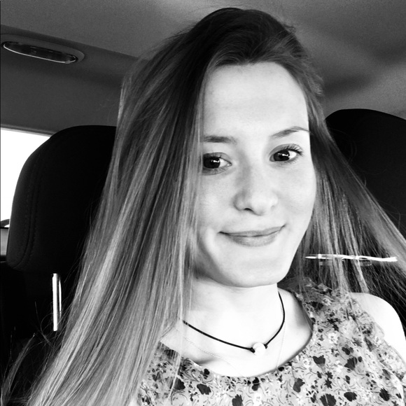Profile Picture of Mollie Shomper (@mshomper2) on Poshmark