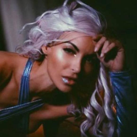 Profile Picture of Stephanie Marrone (@snmarrone) on Poshmark