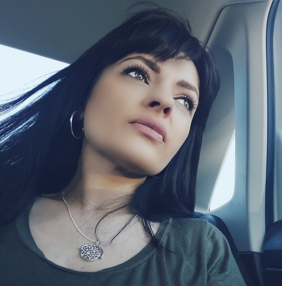 Profile Picture of Elena Drobakha (@elenadrobakha) on Poshmark