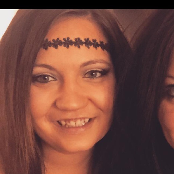 Lindsey Buchite - Poshmark Profile Picture of Lindsey Buchite (@lindsbuch28) on Poshmark