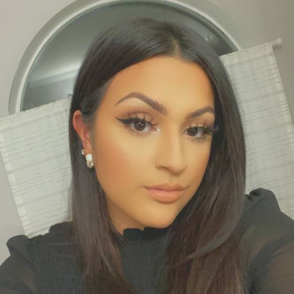 Profile Picture of Erika Robledo (@erika2898) on Poshmark