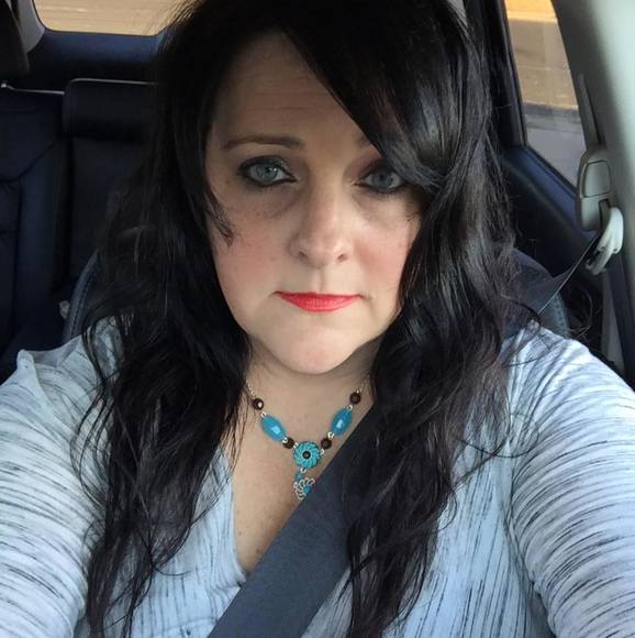 Profile Photo of Lisa Hodges (@lisadawnf2000) on Poshmark