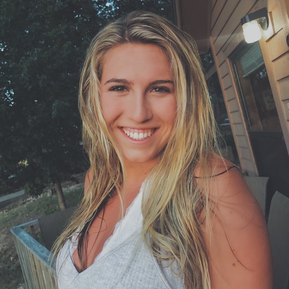 Profile Picture of Skylar Tranberg (@skylartranberg) on Poshmark