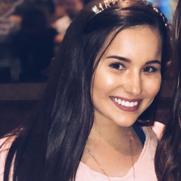 Profile Picture of Josie Mcphail (@queeenj0) on Poshmark