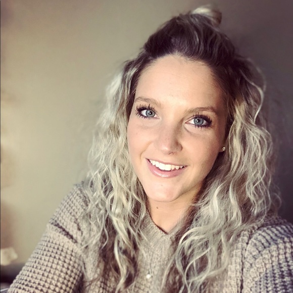 Profile Picture of Kayla Degreeff (@kayraeee) on Poshmark