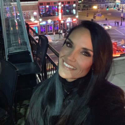 Profile Picture of Trisha Hobbs (@TrishaHoney) on Twitter