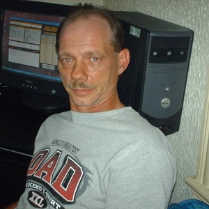 Profile Picture of Carl Bond (@carlbond) on Myspace