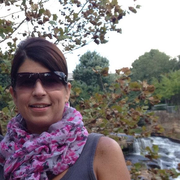 Profile Picture of Kim Howland (@baggirl) on Poshmark