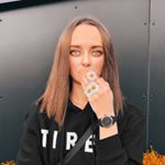 Profile Photo of Joanna (@minimedge) on Instagram