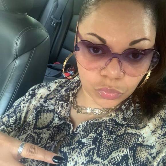 Profile Picture of Tia Hendricks (@tialynn74) on Poshmark