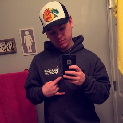 Profile Picture of Braxton Marcus (@fullsendsince99) on Twitter