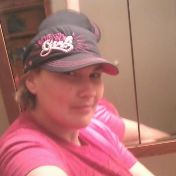 Profile Picture of Heather Harbit (@heatherharbit) on Poshmark