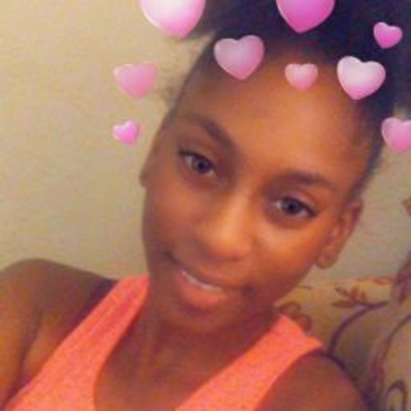 Profile Picture of Latonielle Gurdon (@latonielleg) on Poshmark