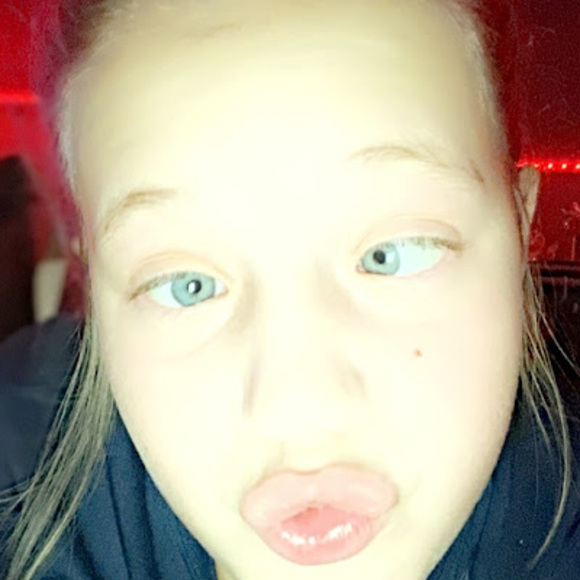 Profile Picture of Briauna Smiddy (@briaunasmiddy) on Poshmark