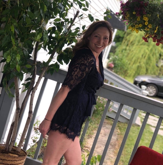 Profile Picture of Amber Davidheiser (@mamashouse28) on Poshmark