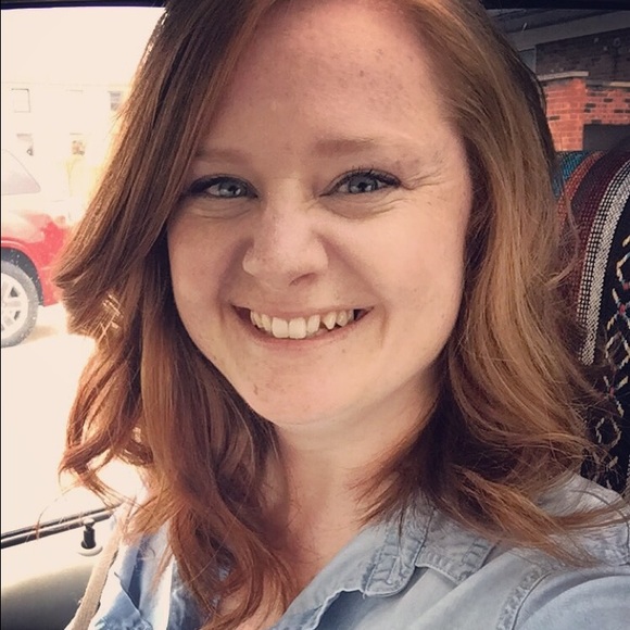 Profile Picture of Debbie Dolak (@dolakdh) on Poshmark