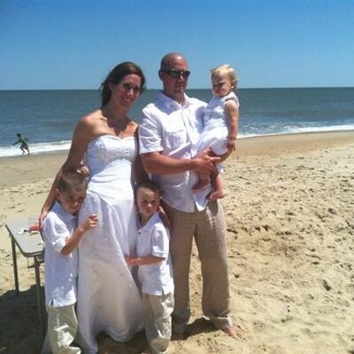 Profile Picture of Eric & April Comley (@EricAprilComley) on Twitter