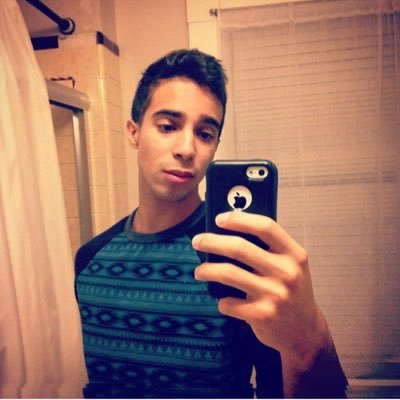 Profile Picture of Alejandro (@alexcaimares) on Twitter