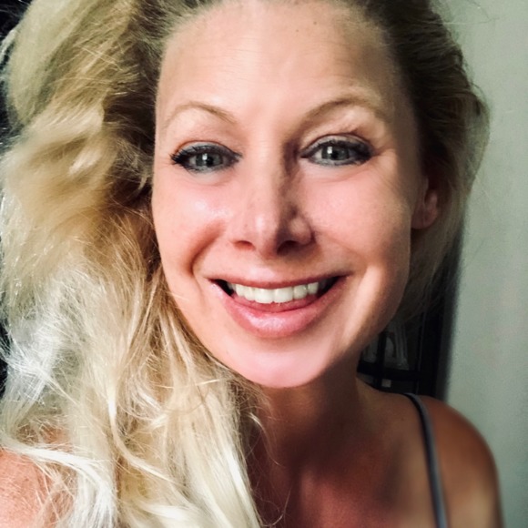 Profile Picture of Dawn Lasure (@dlasure) on Poshmark