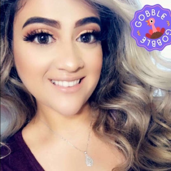 Profile Picture of Kimberly Carlos (@kimmiec80) on Poshmark