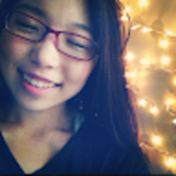 Profile Picture of Nayeon Kim (@naysayers) on Poshmark