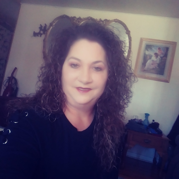 Profile Picture of Trish Moore (@trishsperry) on Poshmark