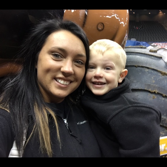 Profile Picture of Hollie Gerhards (@hollieng12) on Poshmark