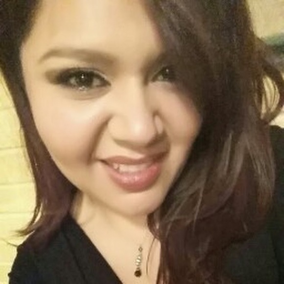 Profile Picture of Sol Lopez (@sol23lopez) on Poshmark