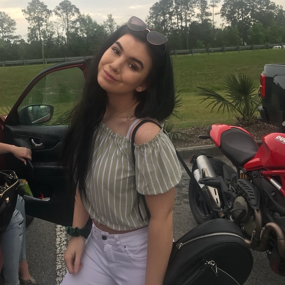 Profile Picture of Tori Lowe (@tojean) on Poshmark