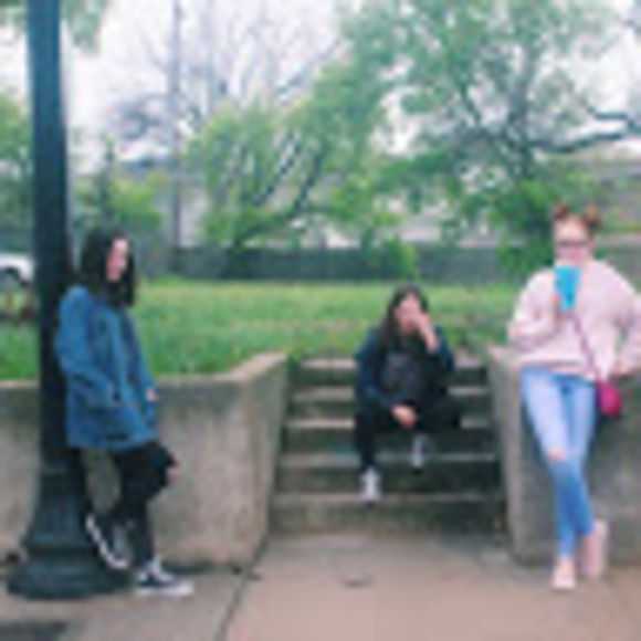 Profile Picture of Olivia Cleburn (@weez3rlee) on Poshmark