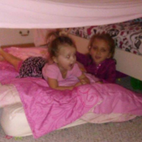 Profile Picture of Jessica Glenn (@hurleyismidog) on Poshmark