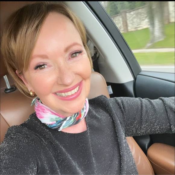 Profile Picture of Cinderella Field (@cinderellafield) on Poshmark