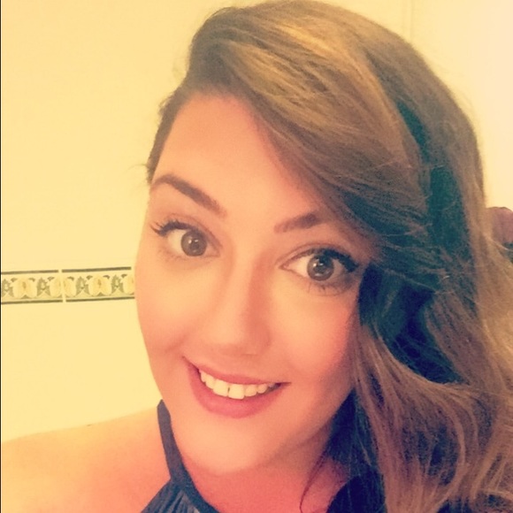 Profile Picture of Jackie Amatucci (@jamatucc) on Poshmark