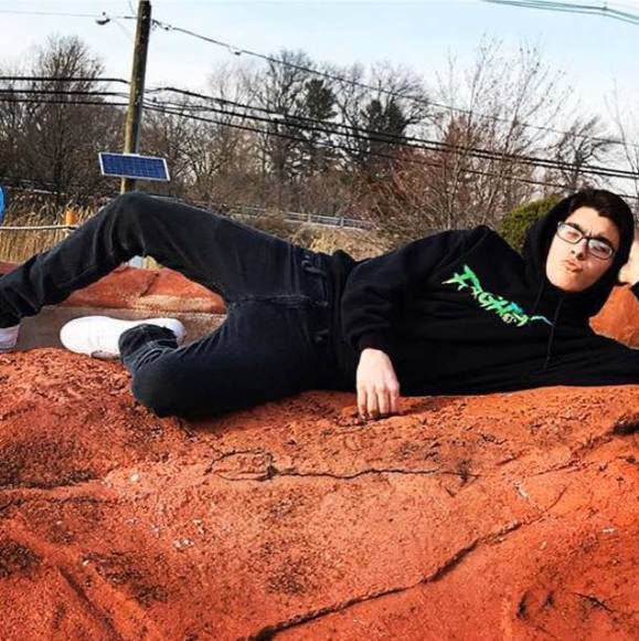 Brian Bozzone - Poshmark Profile Picture of Brian Bozzone (@brianbozzone) on Poshmark