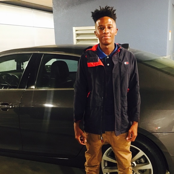 Profile Picture of Tevin Smith (@wavy_95) on Poshmark