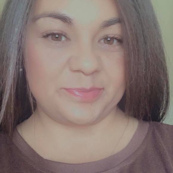Profile Picture of Roxanne Lucero (@roxannal) on Poshmark
