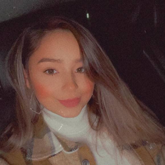 Profile Picture of Candy Campos (@candycampos99) on Poshmark