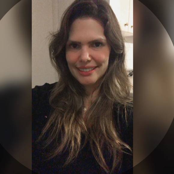 Profile Picture of Laura Pieroni (@laurapieroni13) on Poshmark