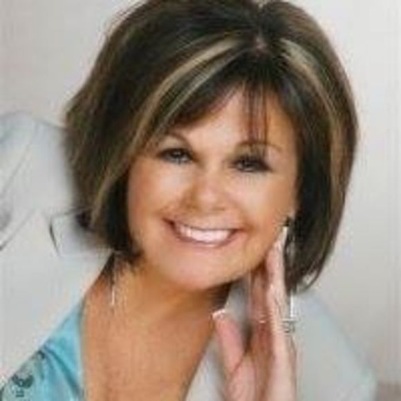 Profile Picture of Laurie Travis (@laurietravis) on Poshmark