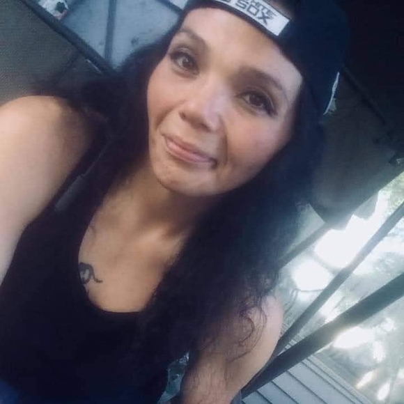 Profile Picture of Valarie Halfaday (@valariehalfaday) on Poshmark