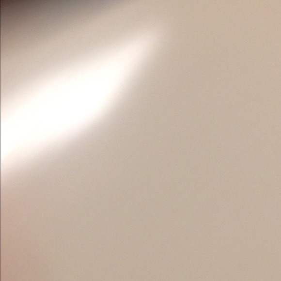 Profile Picture of Rae Edwards (@rae_edwards) on Poshmark