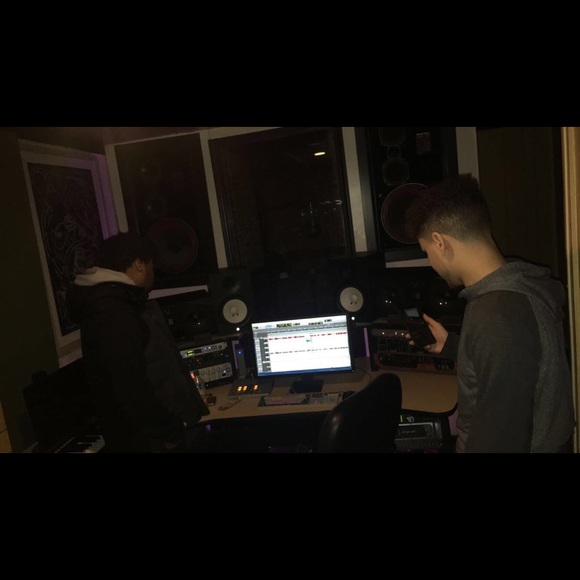 Profile Picture of Aj Ramos (@ajupright) on Poshmark