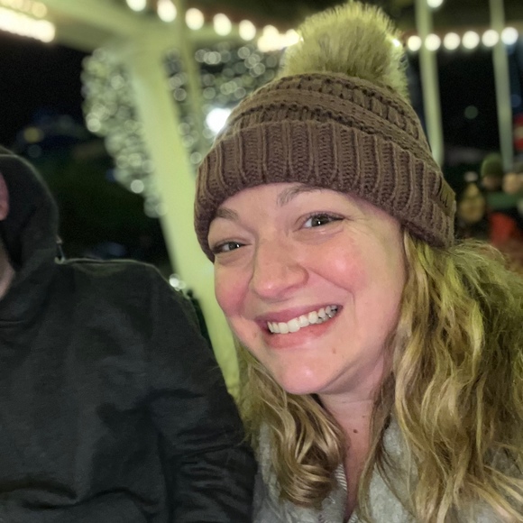 Profile Picture of Katy Fuesser (@kwhitney4) on Poshmark