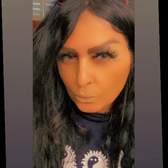 Profile Picture of Angel Adam (@angeladam31) on Poshmark