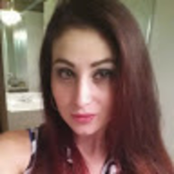 Profile Picture of Layla Vallone (@laylerzz) on Poshmark