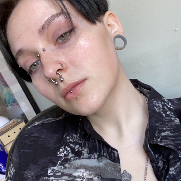 Profile Picture of Miranda Keeley (@miranda_keeley) on Poshmark