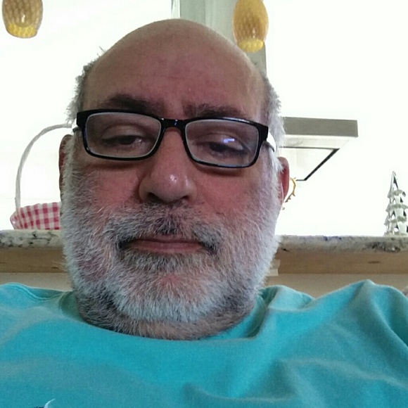 Fred Daryoush - Poshmark Profile Picture of Fred Daryoush (@fredyfrog) on Poshmark