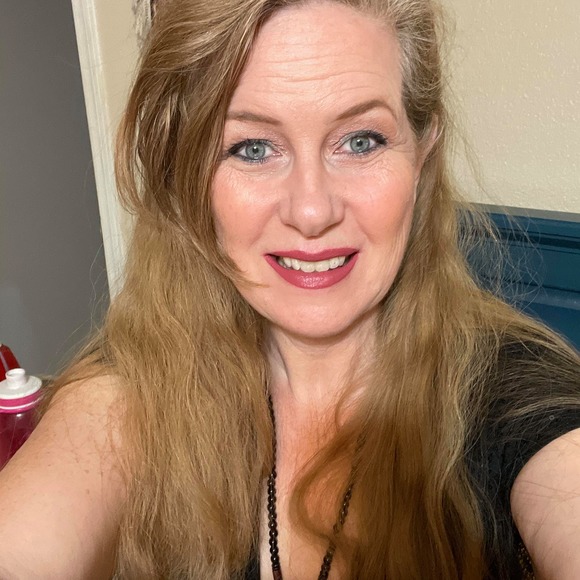 Profile Picture of Laura Gibbs (@lauramgibbs) on Poshmark