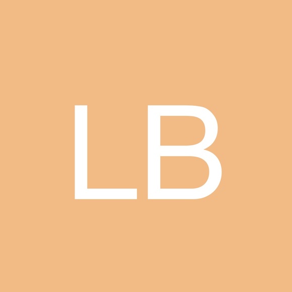 Profile Picture of Laurie Bridges (@lbridges24) on Poshmark