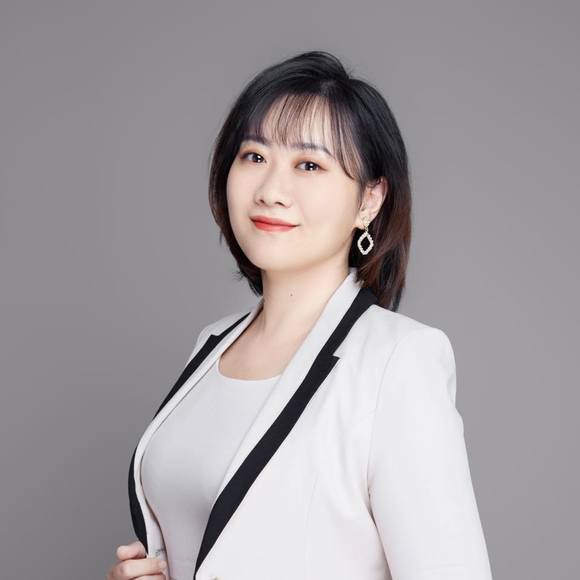 Profile Picture of Rong Cheng (@rcheng) on Poshmark